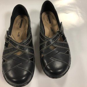 Clarks flat shoes (9.5 Wide)